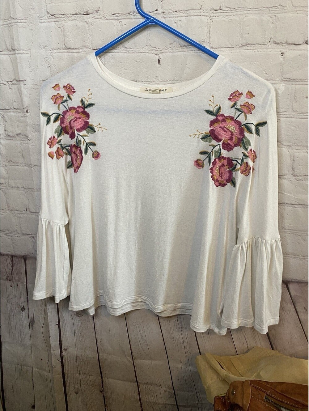 Women's SmallEmbroidered Bell Sleeve BOHO White Top
